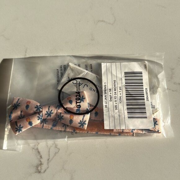 Janie and Jack Palm Pineapple Bowtie in Palm Pineapple Print Size 0-24 Months - Picture 2 of 2